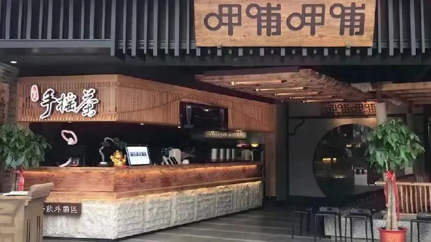 火锅店怎么开才成功？开在奶茶店旁边？