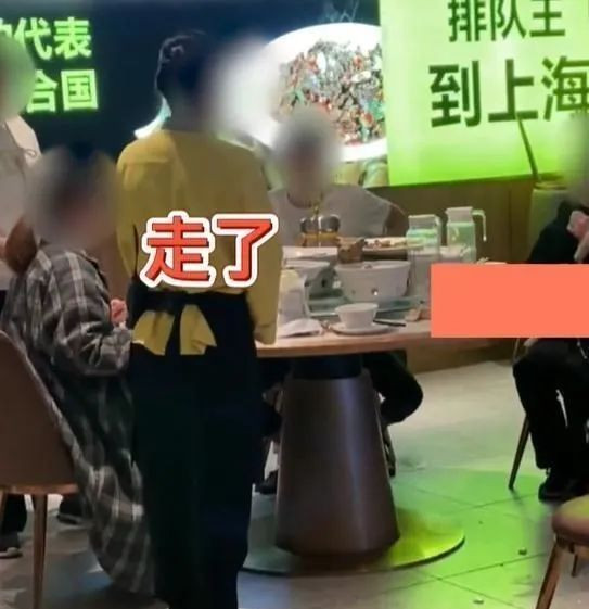 男子吃湘菜嫌辣拒绝免单，摔杯子发怒：你觉得我吃不起？