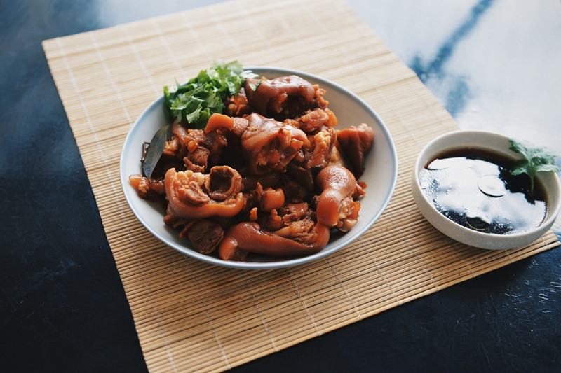 虎年春节餐饮新现象：预制菜、宠物年夜饭、无人火锅店……