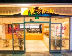 蓝瓶咖啡将在中国开设第二家店；美团试水骑手