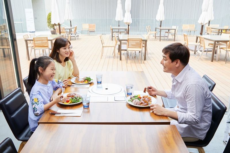 烟火气终于要回来了！深圳部分餐饮店恢复堂食