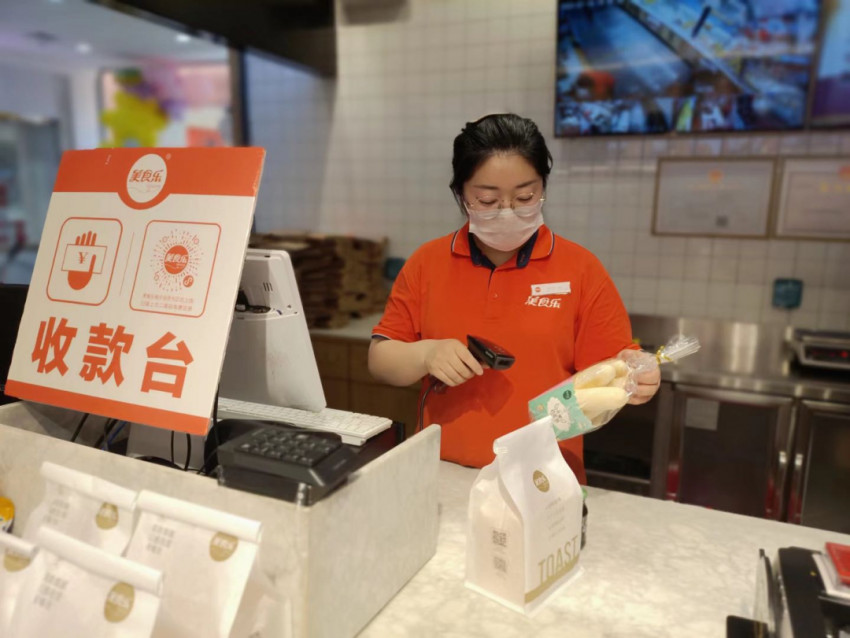 餐饮业九死一生！但这些店铺却焕发出新的生机