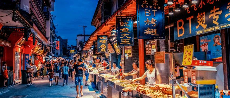 海伦斯开大排档卖烧烤；我国提出首个旅游餐饮国际标准提案